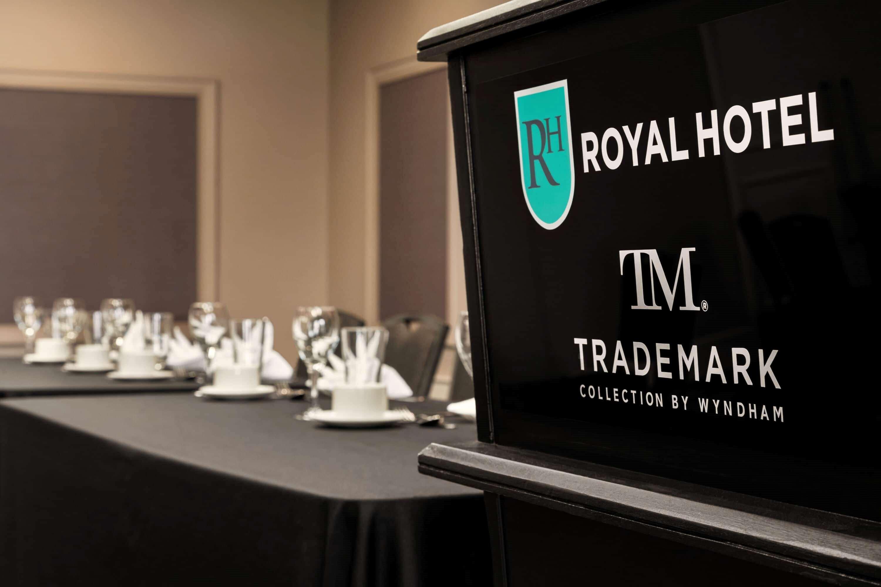 Royal Hotel Calgary, Trademark Collection By Wyndham Buitenkant foto